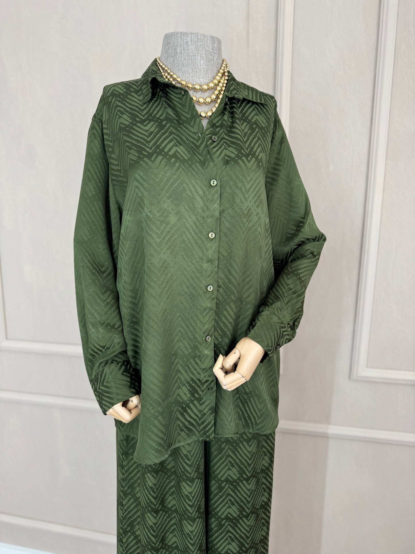 Komplet sa uzorkom maslinasti