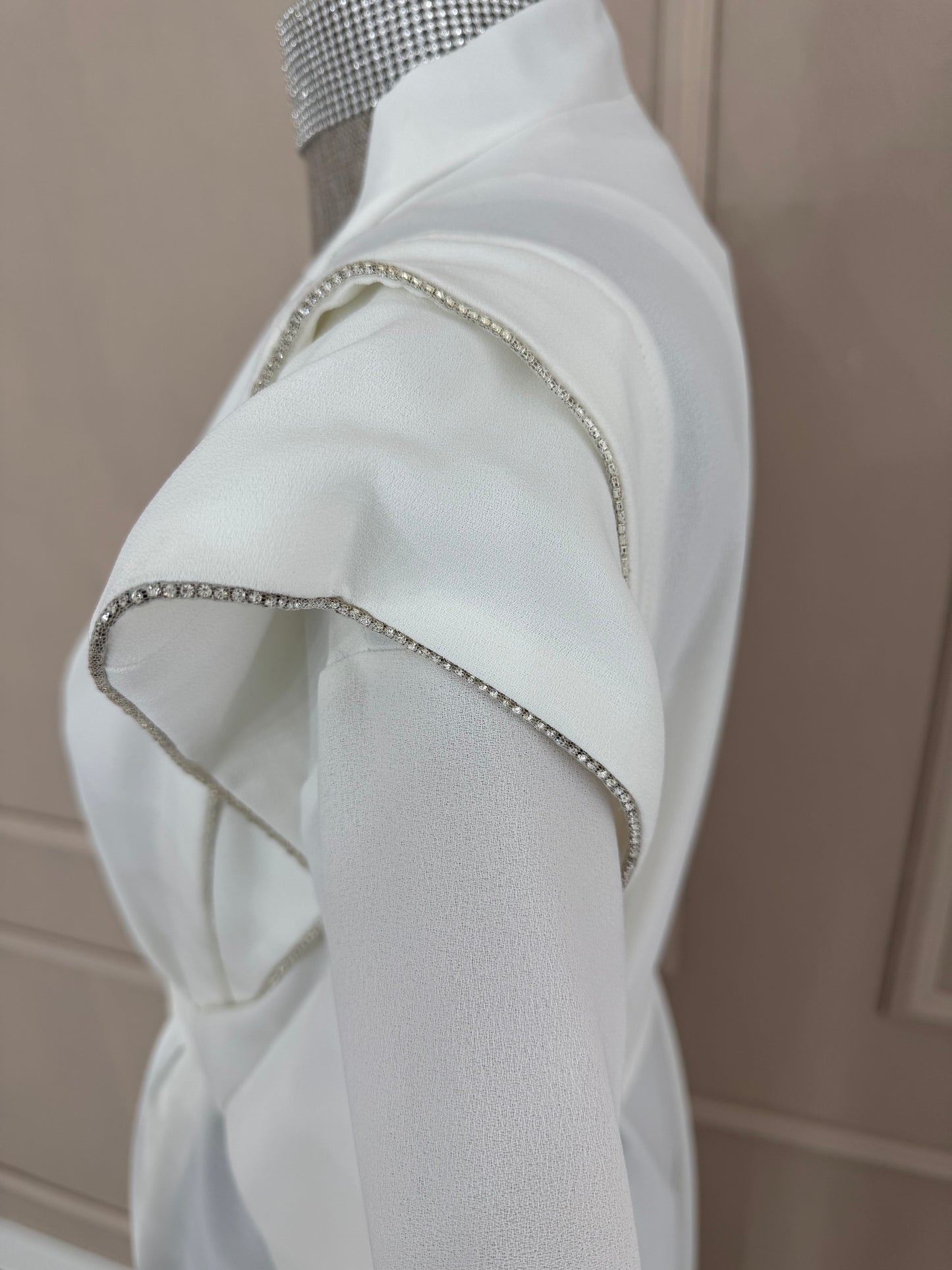 Abaya sa srebrenim detaljima