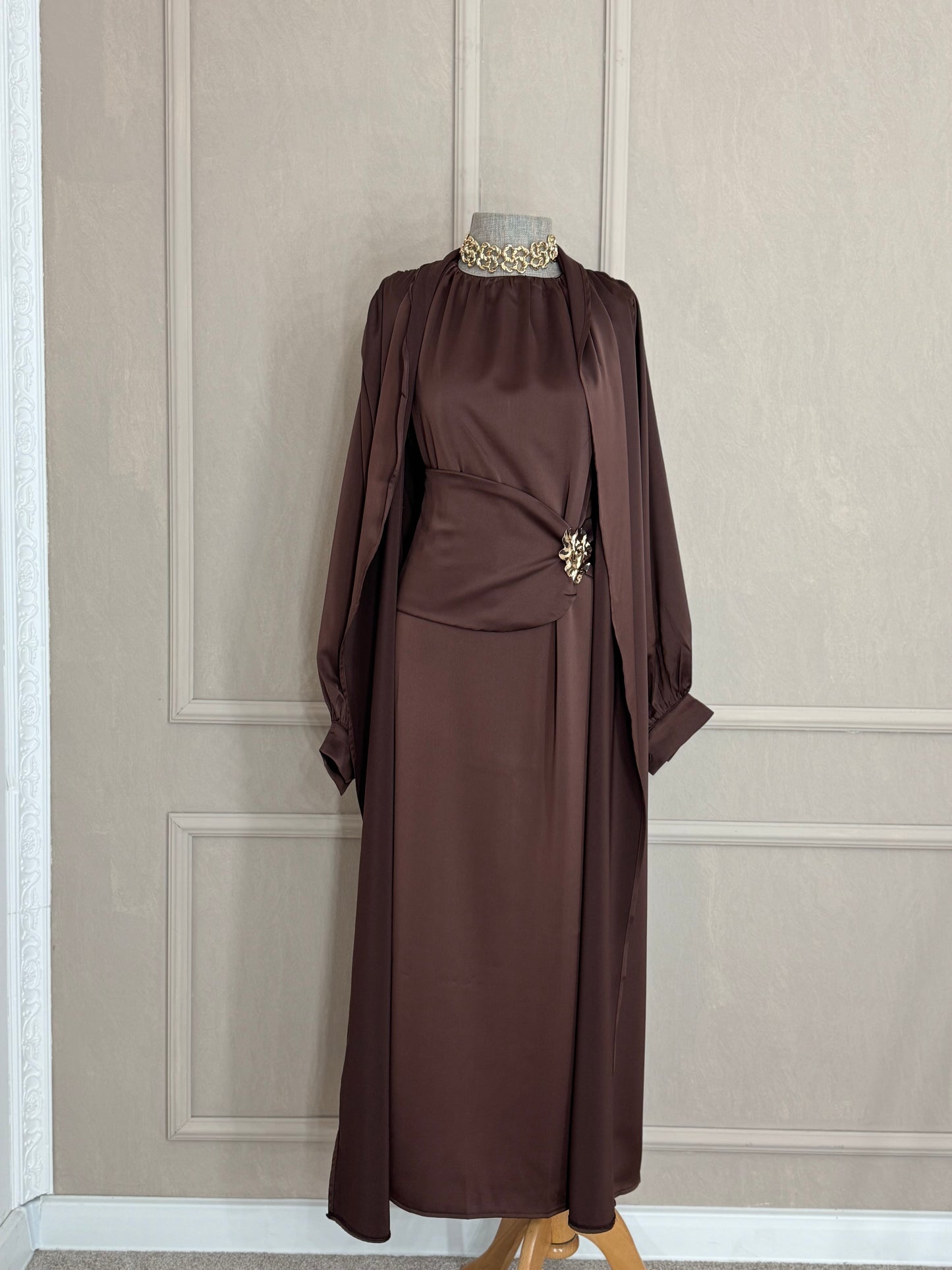 Set ( abaya, podhaljina i pojas) smedji