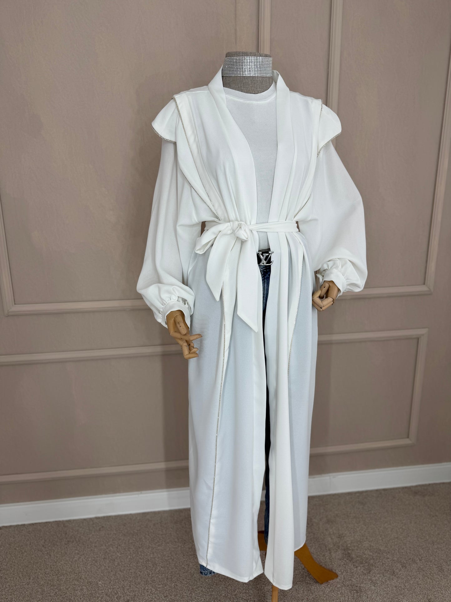 Abaya sa srebrenim detaljima