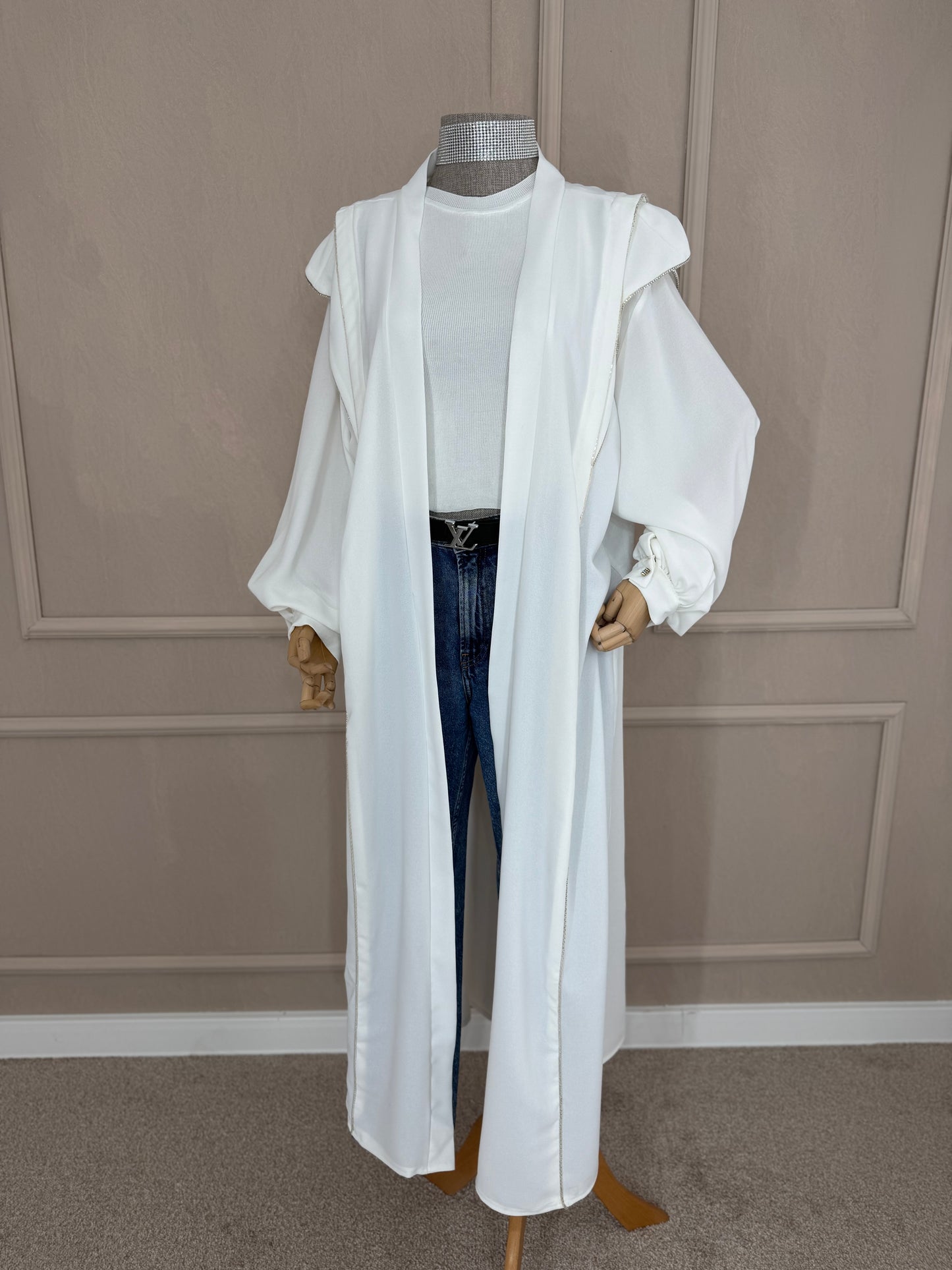 Abaya sa srebrenim detaljima