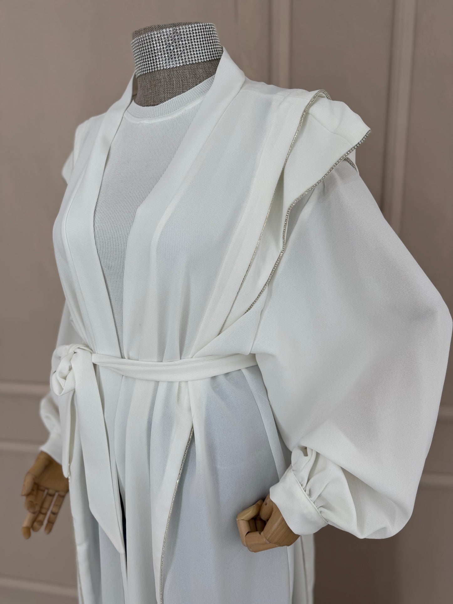Abaya sa srebrenim detaljima